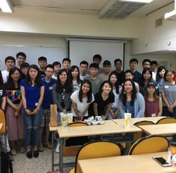 Chen with Taiwanese students 