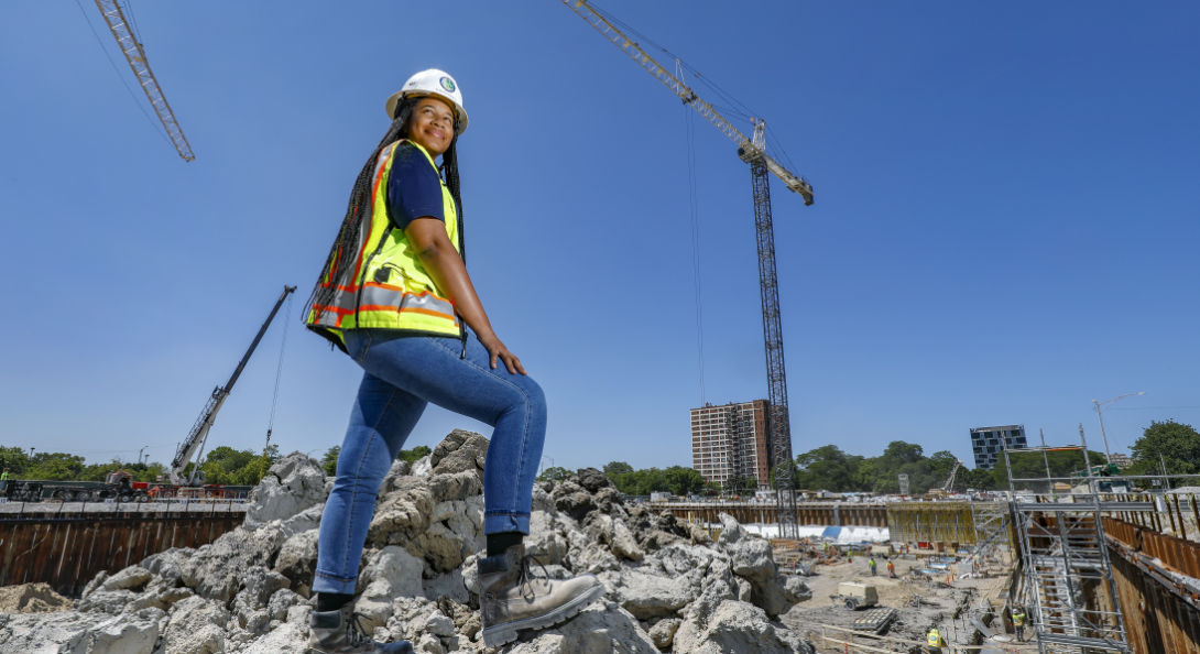 University of Illinois Chicago College of Engineering MS student in Construction Engineering & Management in CME Kristen Moore at the construction site for the Obama Library.