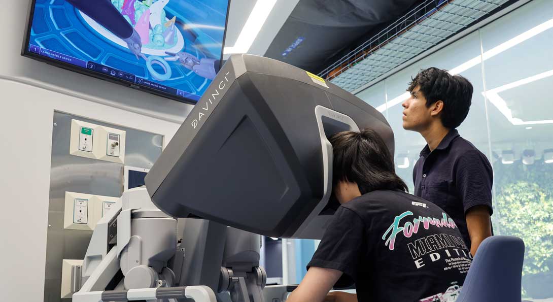 Students take part in the SHARP! Apprentice Program hosted by UIC this summer. Part of the program included practice with the robotic da Vinci Surgical System, which surgeons use to assist in minimally invasive surgical procedures.