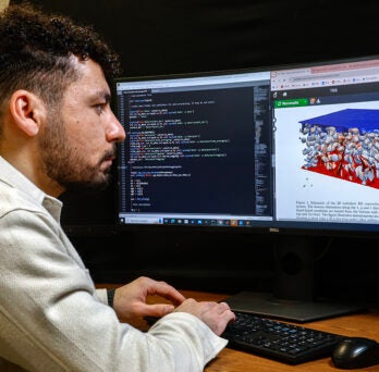 MIE PhD student Abbas Moradi Bilondi in a lab at UIC 